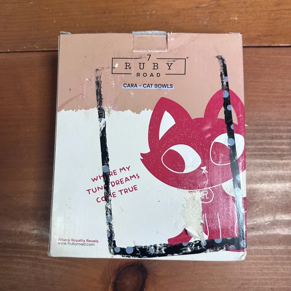2 new anti-whisker fatigue cat food bowls by 7 Ruby Road